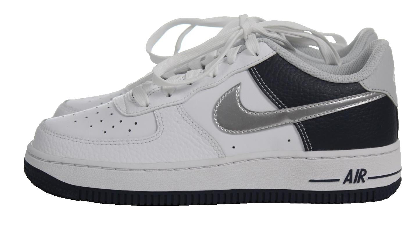 Nike Damen Air Force 1 LV8 - White/Metallic Silver